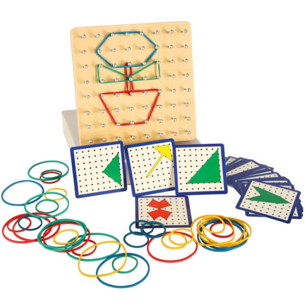 drevené puzzle na vytváranie tvarov pomocou gumičiek